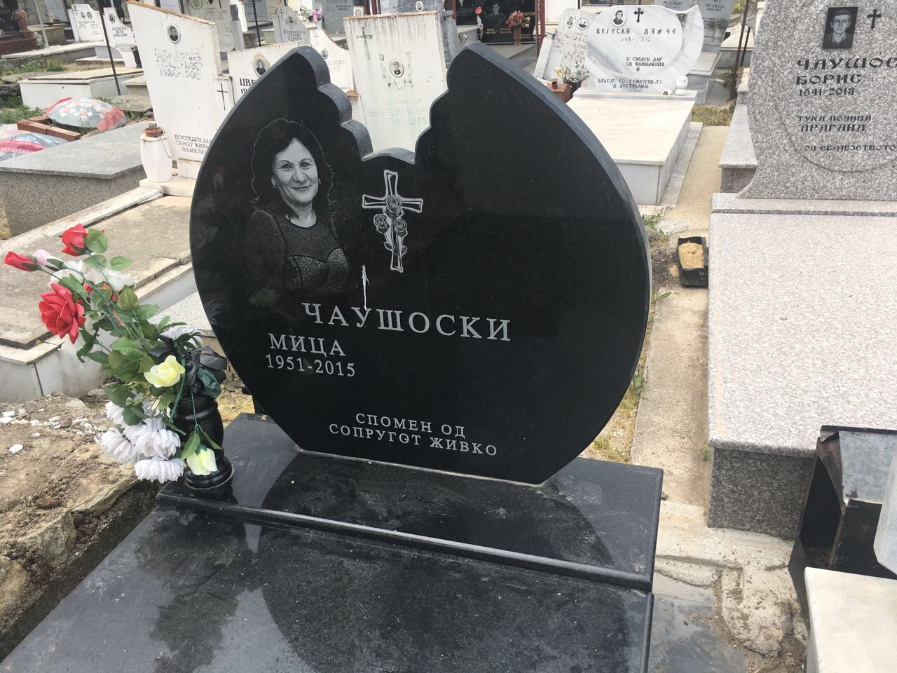 Надгробни Споменици од мермер и гранит